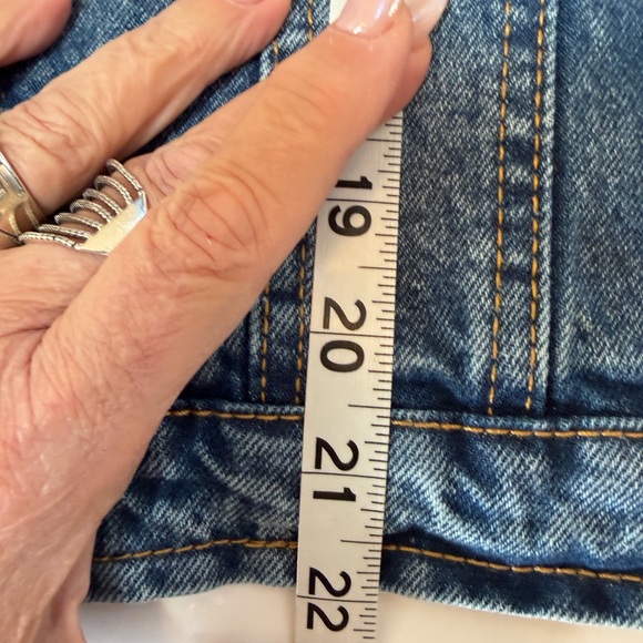 #109 Women’s Vintage-Inspired Blue Denim Jacket with Embroidery. Like New! - Picture 12 of 12